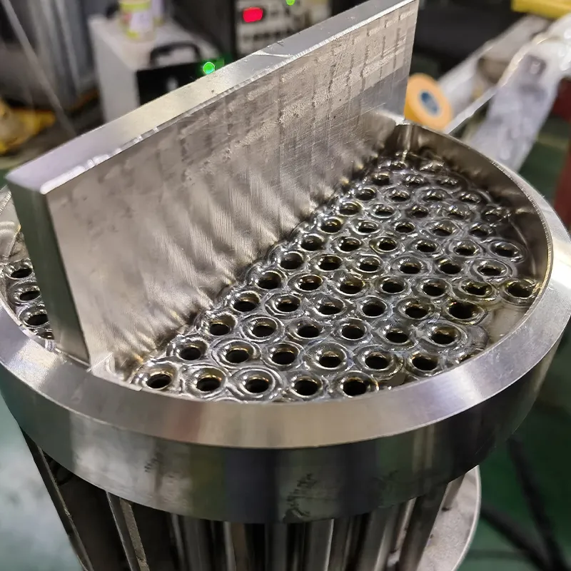 6.Титановый теплообменник с теплообменными трубками малого диаметра.1